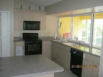 5th image of 845 SE Sweetbay Ave