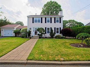 15 Lilac Cir, Cranston, RI 02920