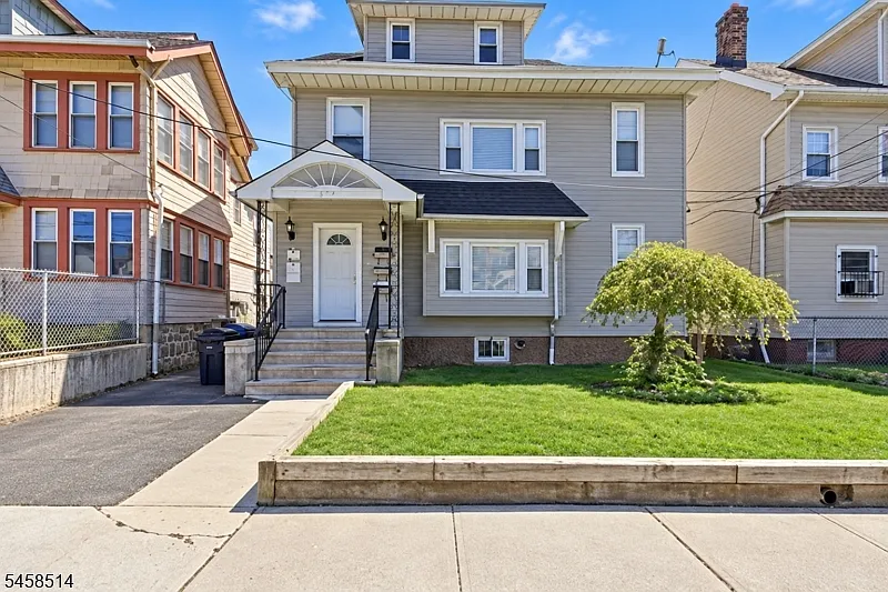 2 bed, 1.0 bath, $2,000 — Photo 1