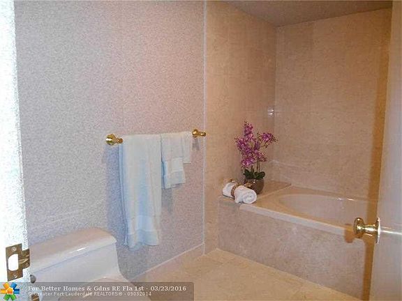 3rd image of 4900 N Ocean Blvd APT 307