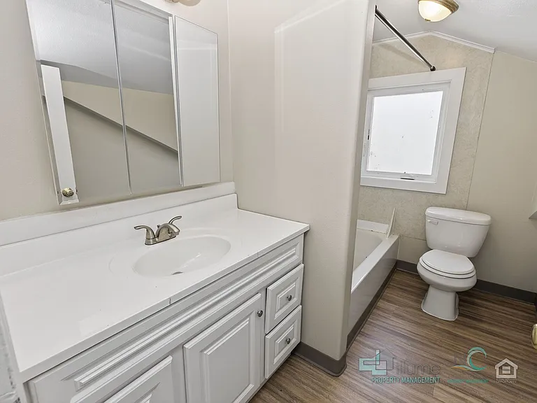 400 N Holladay Dr — Photo 18
