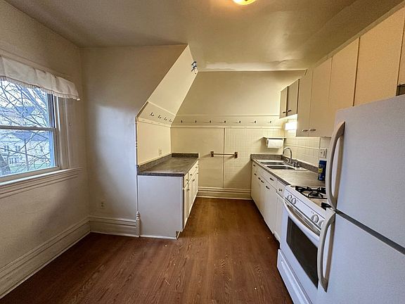 4th image of 504 Coal St APT 5