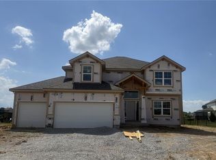 9006 N Poplar Ave, Kansas City, MO 64156