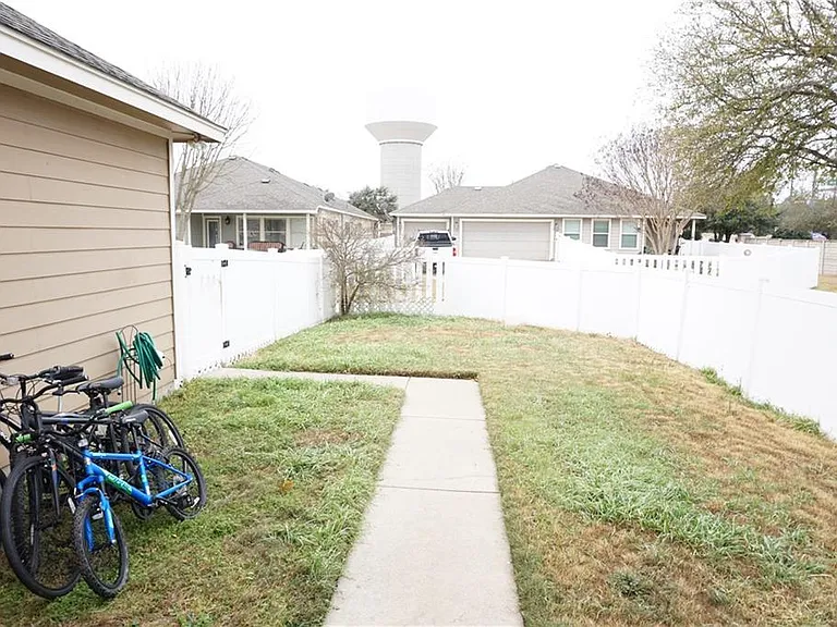 1911 Big Bend Dr — Photo 23