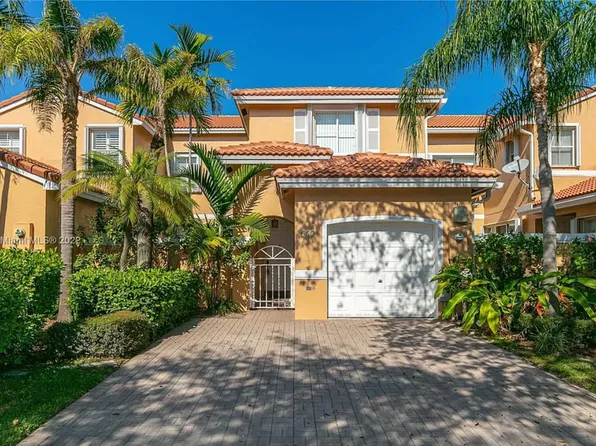 935 Corkwood St, Hollywood, FL 33019