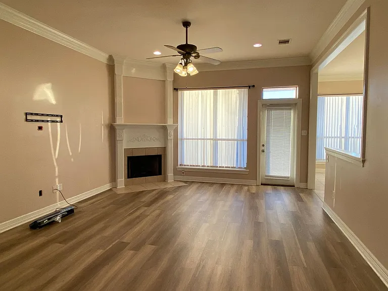 1022 Creole Dr — Photo 3