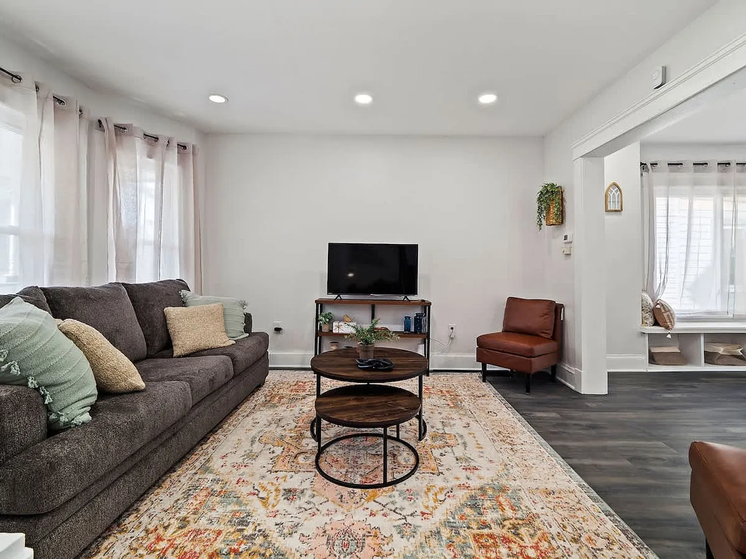 3 bed, 2.0 bath, 1108 sqft, $2,887 — Photo 3