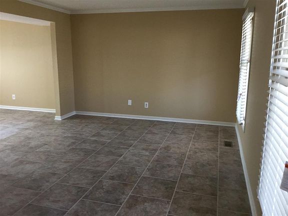 4th image of 1102 Riverwood Place Dr