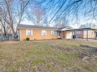837 S Cherry St, Siloam Springs, AR 72761