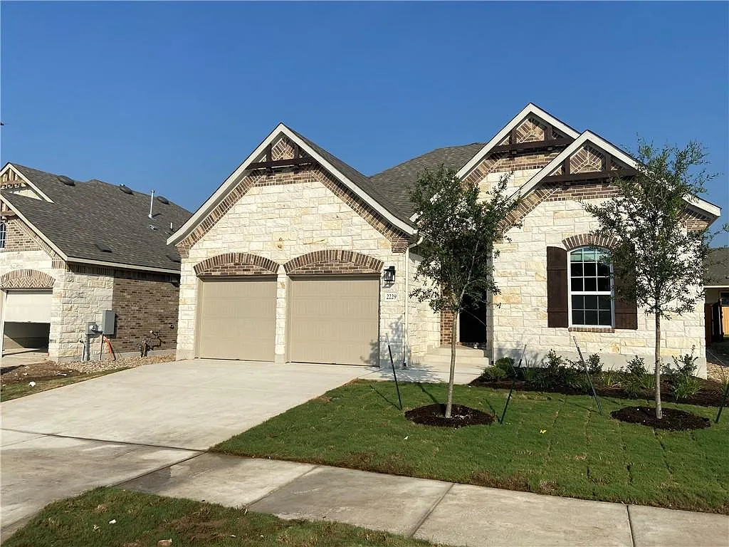 4 bed, 3.0 bath, 1933 sqft, $2,495 — Photo 3