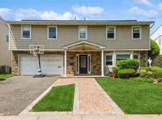 514 Hemlock Dr, Cedarhurst, NY