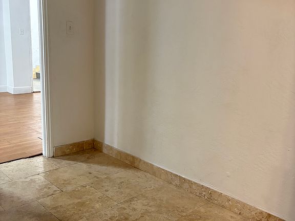 5th image of 1526 Meridian Ave APT 10