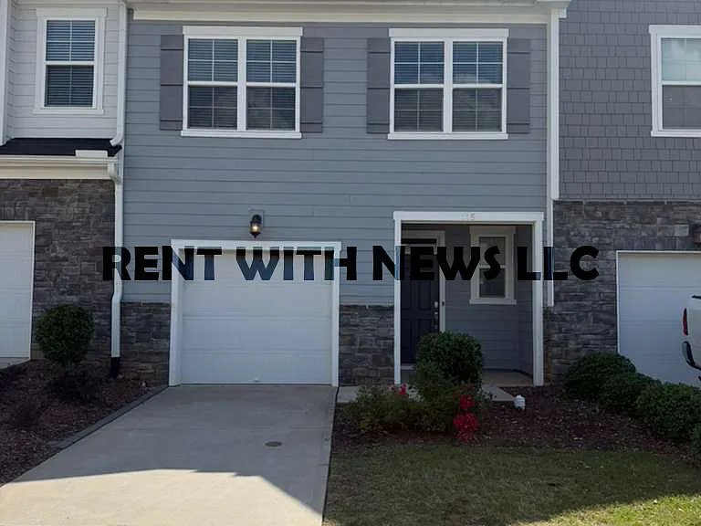 115 Hunston Dr — Photo 1
