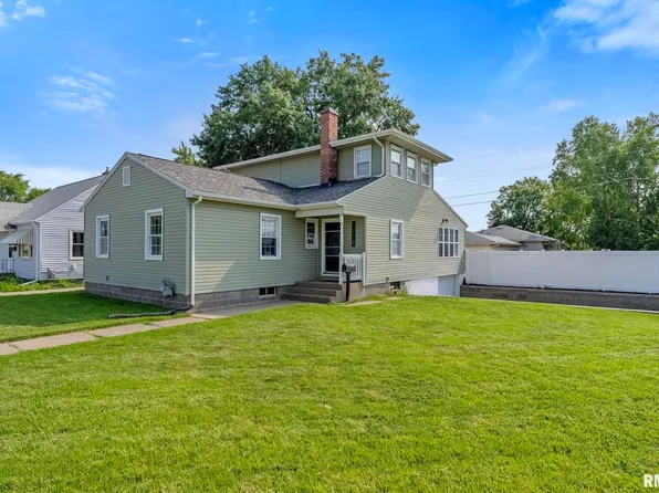 2856 7th St, East Moline, IL 61244
