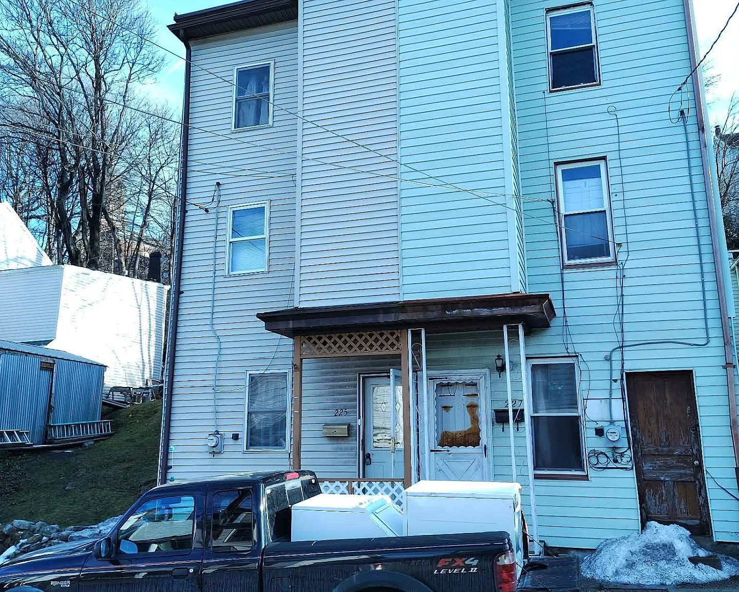3 bed, 1100 sqft, $1,250 — Photo 1