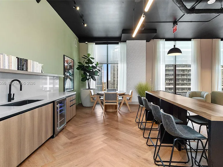 121 NE 5th St #510 — Photo 33