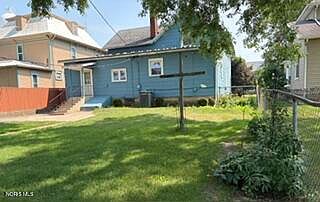 5th image of 208 W Main St
