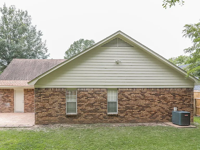 5896 Pipers Green Ln — Photo 16