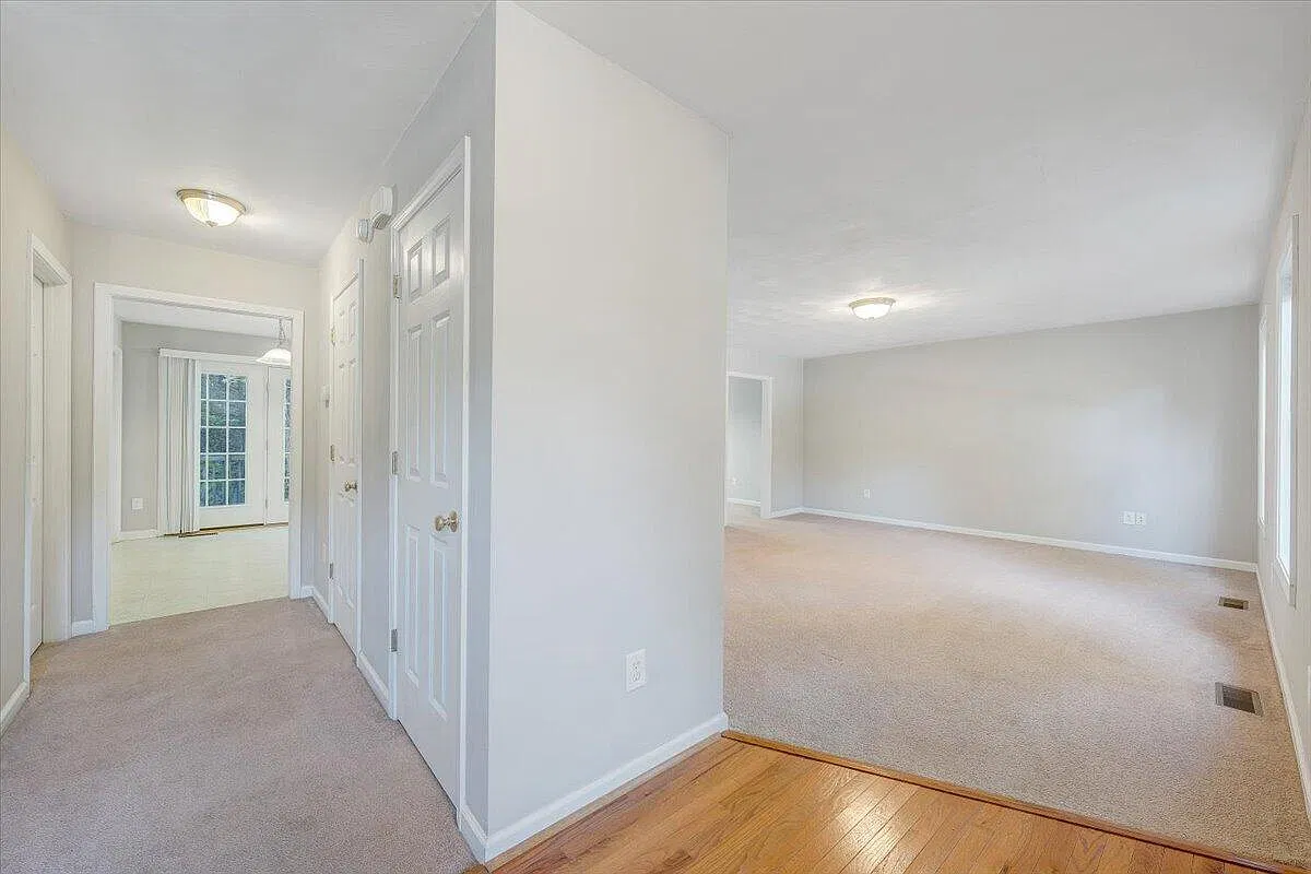 3 bed, 2.5 bath, 1786 sqft, $1,899 — Photo 2
