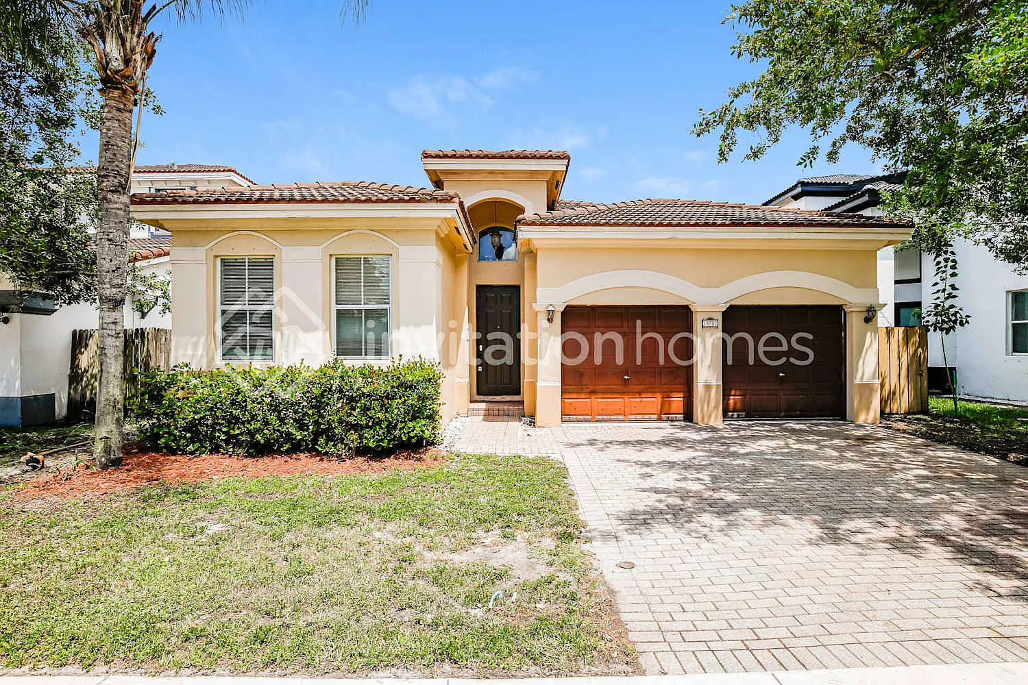 18301 NW 89th Ave Hialeah, FL 33018 — Photo 1