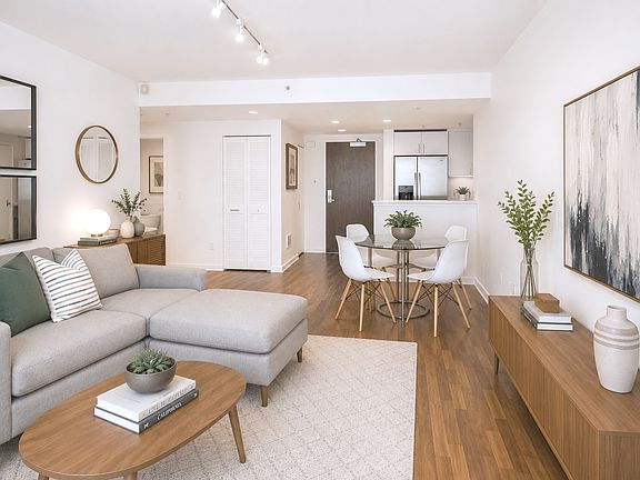 5th image of 555 4th St Unit 749