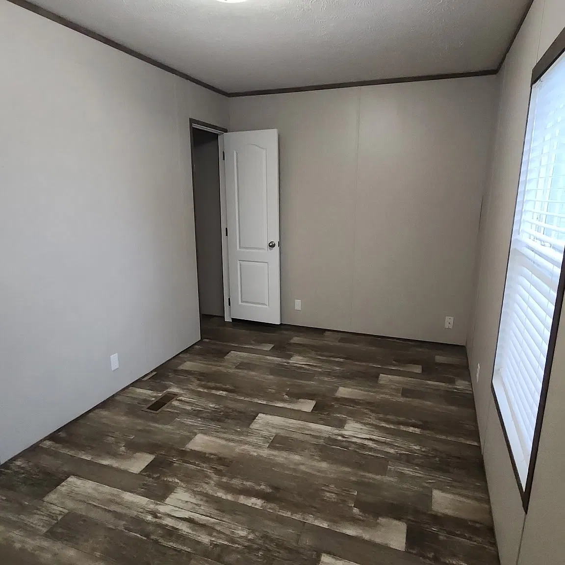 3 bed, 1056 sqft, $1,099 — Photo 4