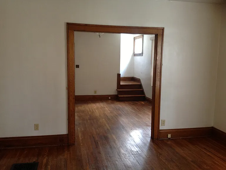 2842 Indianola Ave — Photo 2