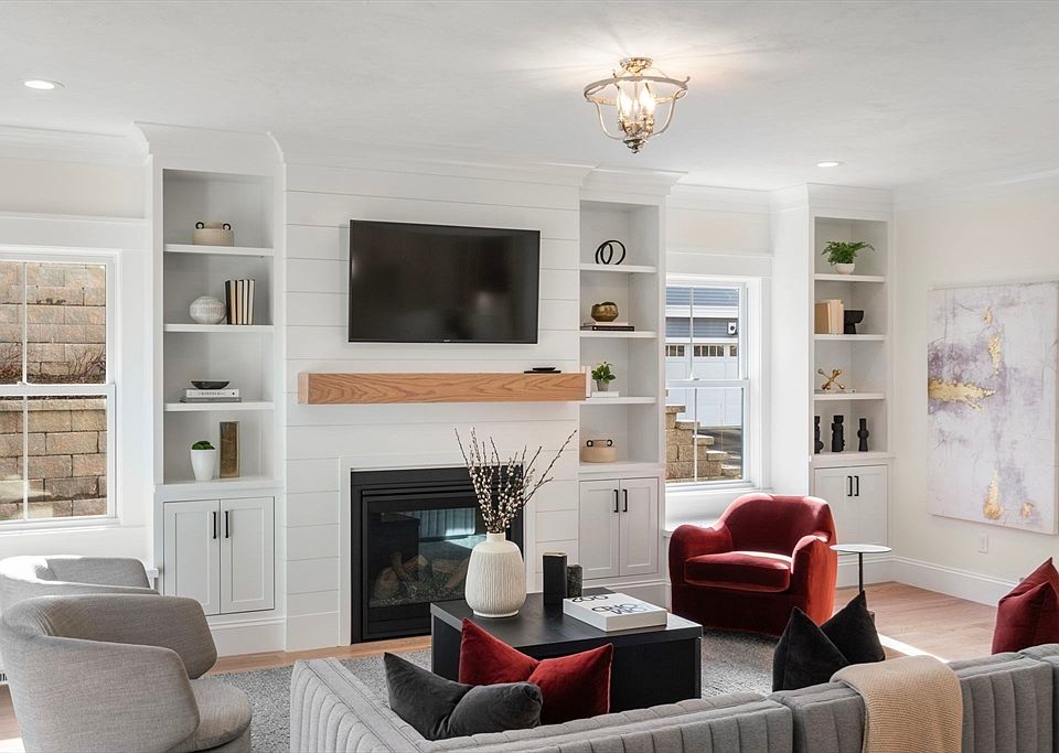 1st image of 6 Granville Ln #6