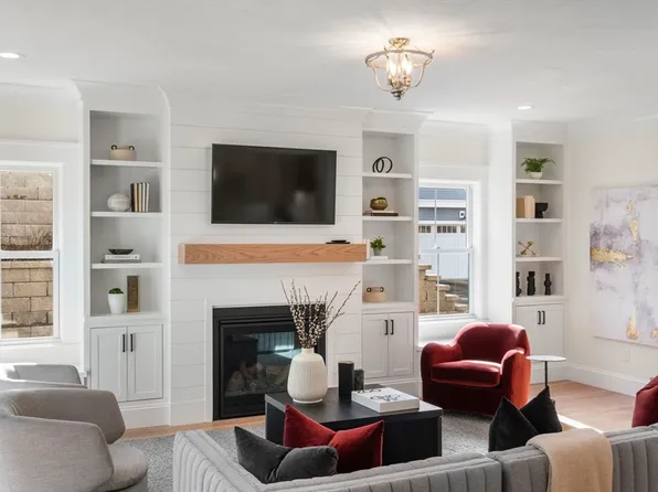 12 Granville Ln #12, Amesbury, MA 01913