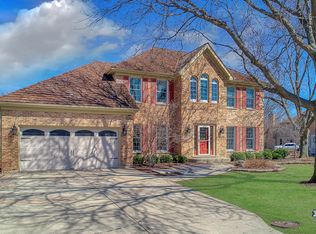 71 Hawkins Cir, Wheaton, IL 60189