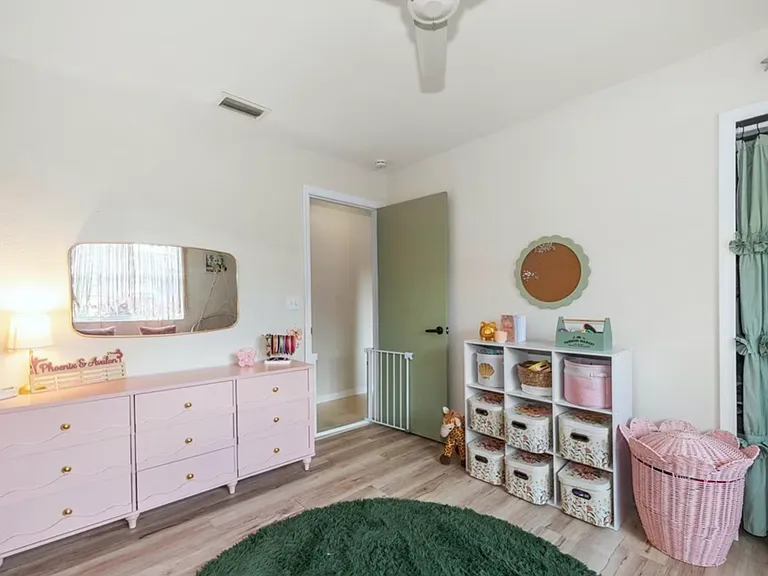 2431 N Westwood Dr — Photo 8