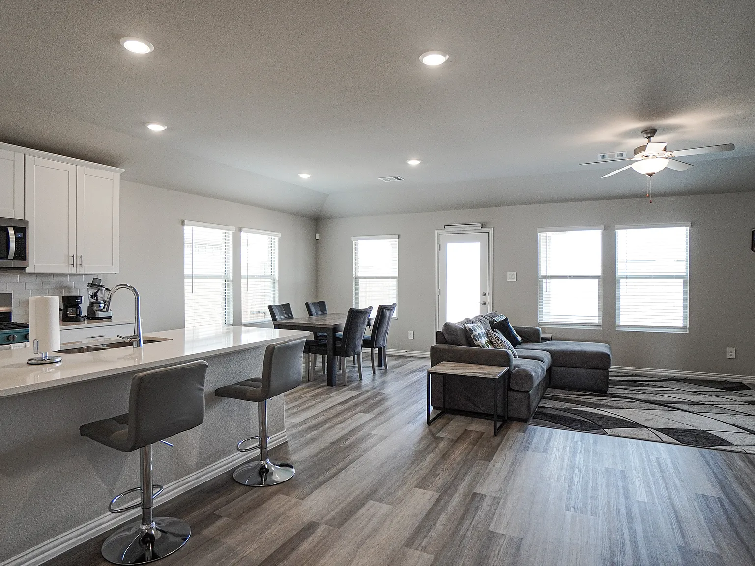 3 bed, 2059 sqft, $2,800 — Photo 4