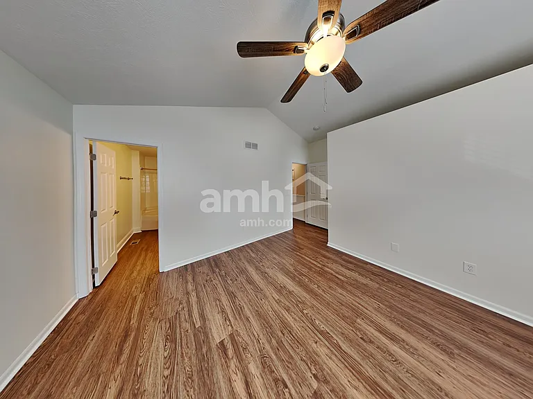 836 Orwell St — Photo 11