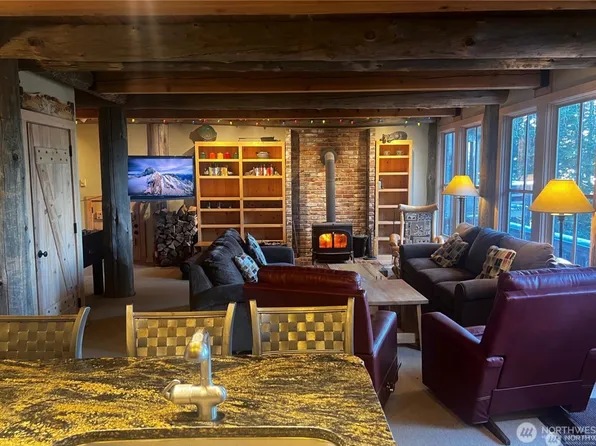 210 Gold Hill Road, Enumclaw, WA 98022