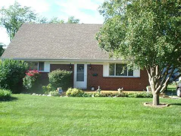 2745 Bleeker St, Oregon, OH 43616