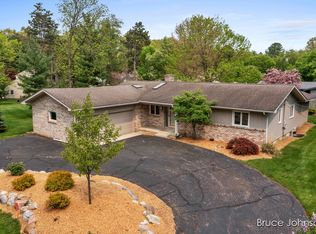 2880 Hayward Dr SE, Grand Rapids, MI 49546