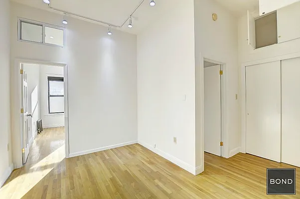 Rented by Bond New York | media 15