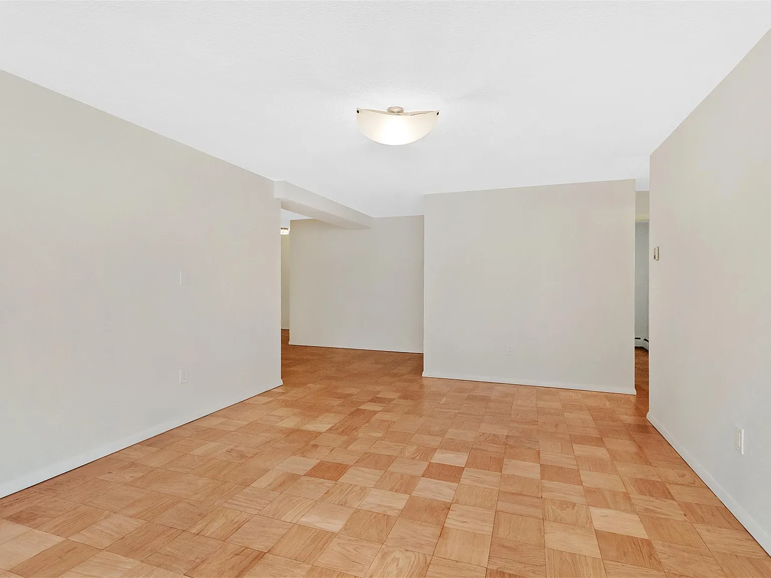 3 bed, 1300 sqft, $4,500 — Photo 3