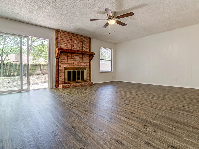 10105 Woodland Village Dr — Photo 5