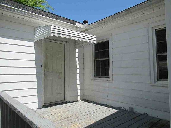 5th image of 108 Dewey St