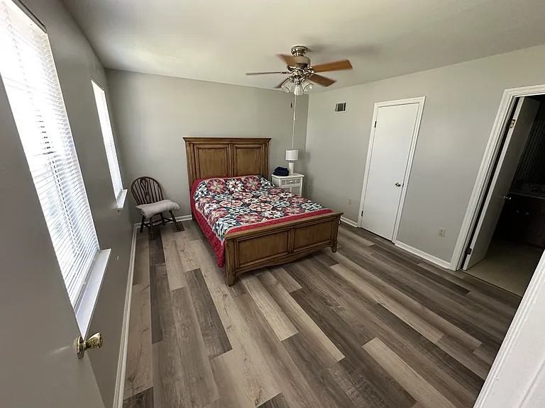 656 Clinton Way W — Photo 7