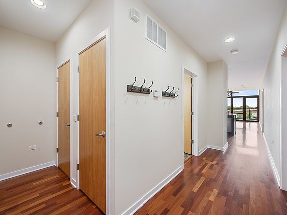 5th image of 3946 N Ravenswood Ave APT 604