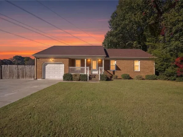 700 Gladesdale Dr, Chesapeake, VA 23322