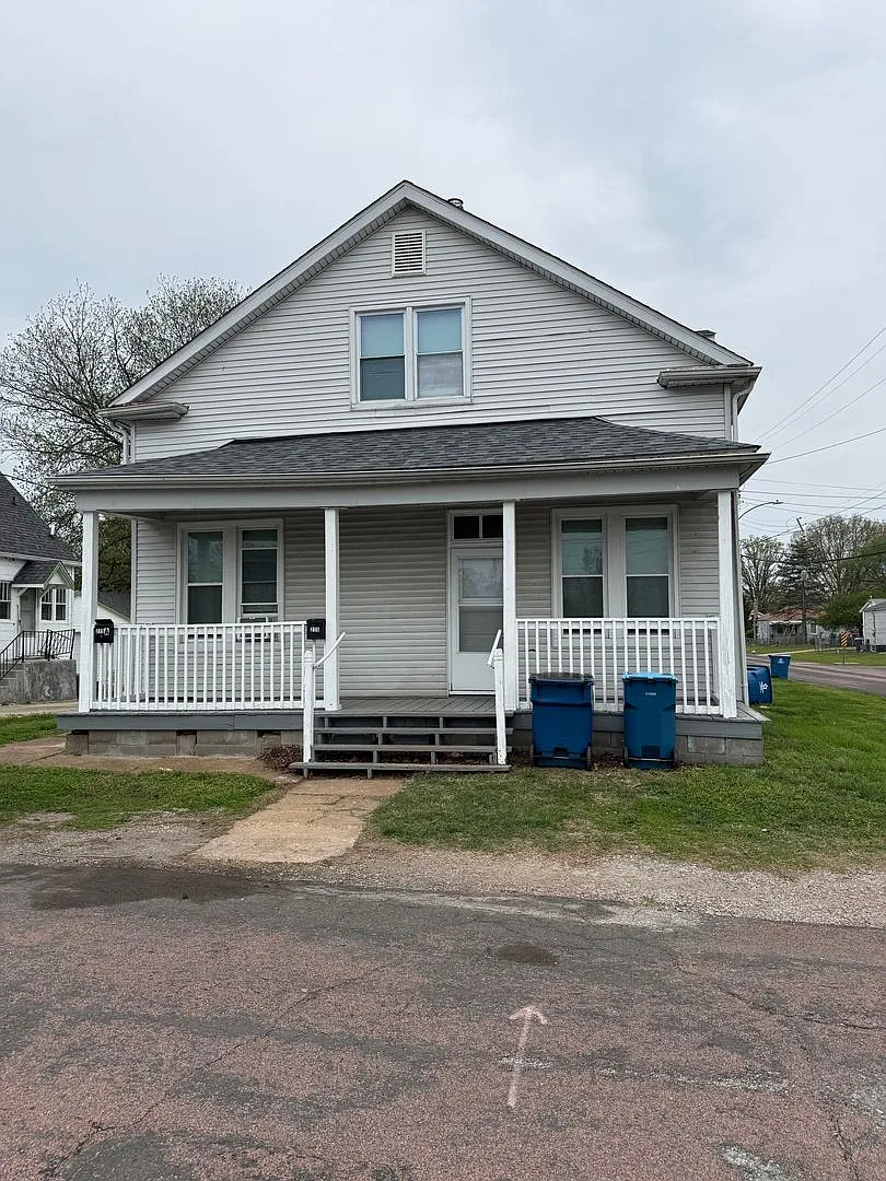 Welcome to 215 Courtland, located in the heart of St Louis, MO — Photo 1