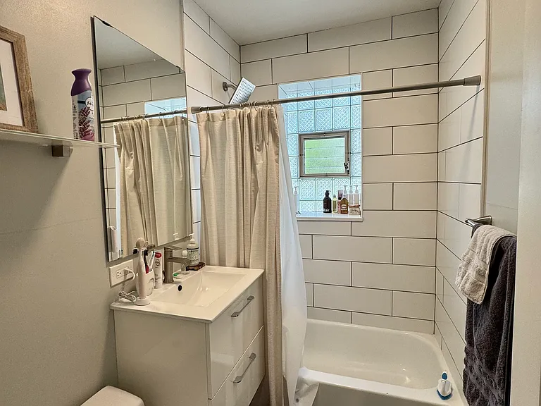2022 W Division St #2B — Photo 11