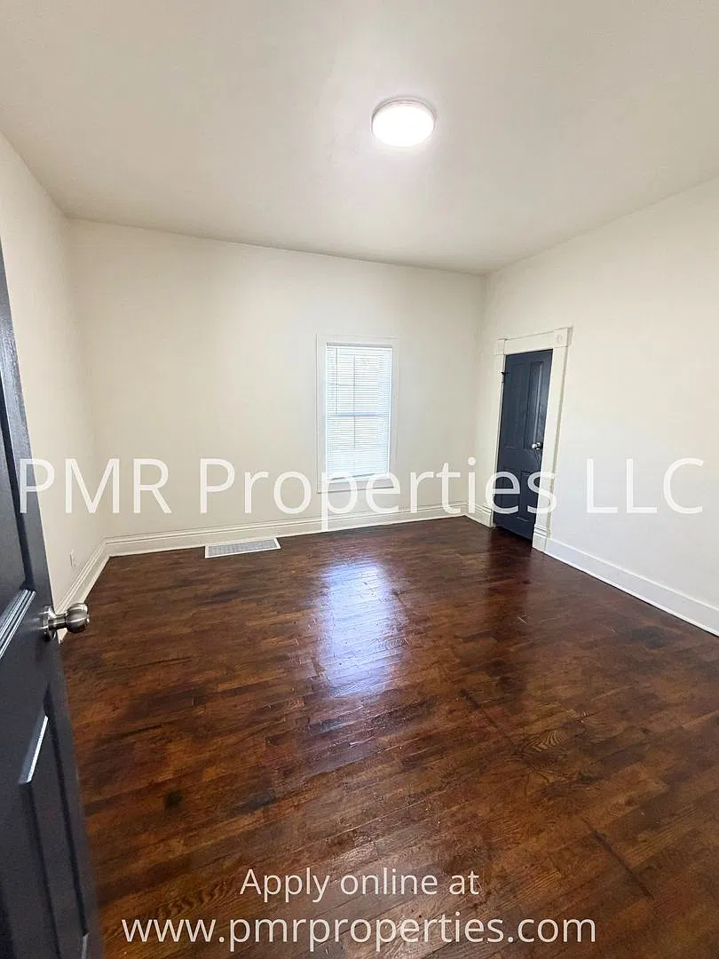 2 Bedrooms / 1 Bathroom House — Photo 4