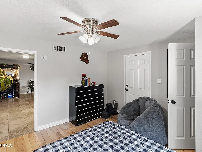 4716 W Christy Dr — Photo 11