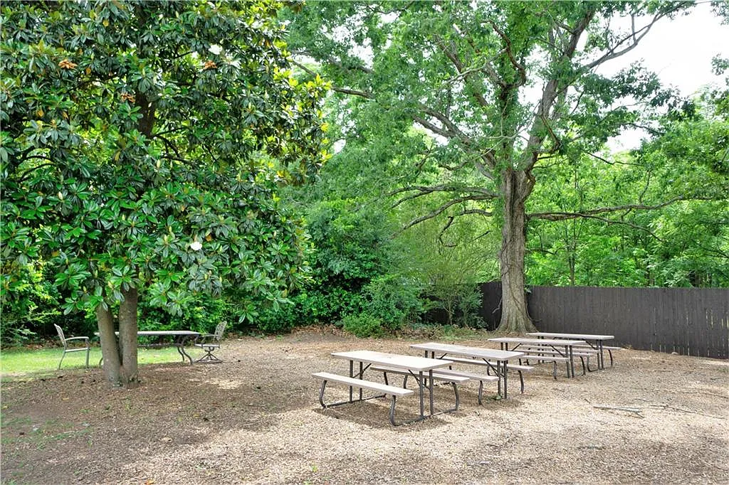 3 bed, 3.0 bath, 1840 sqft, $3,300 — Photo 3