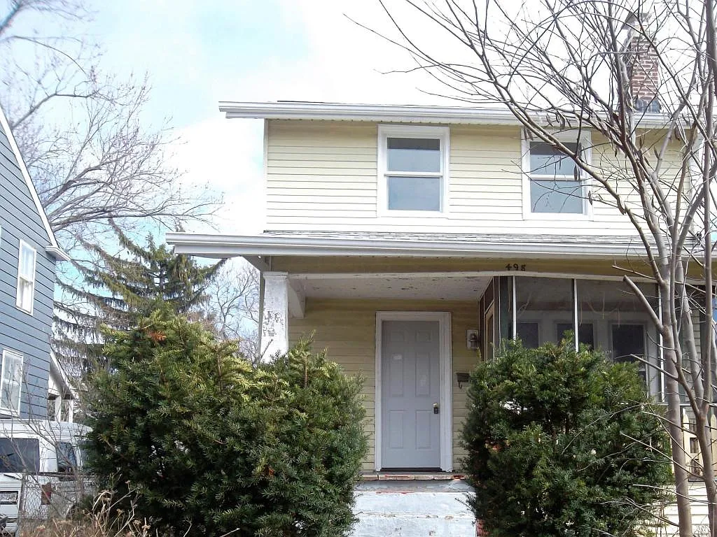 498 Larcomb Ave photo 1