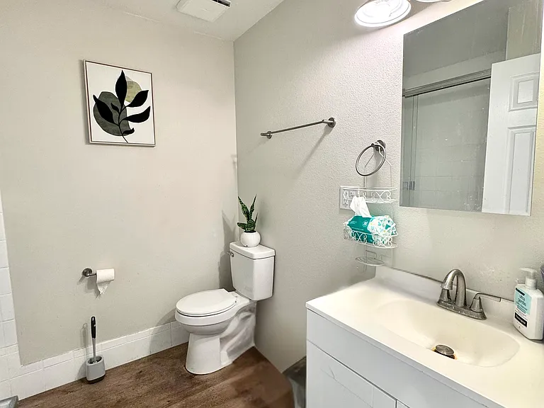 703 W 30th St #1/2 — Photo 9